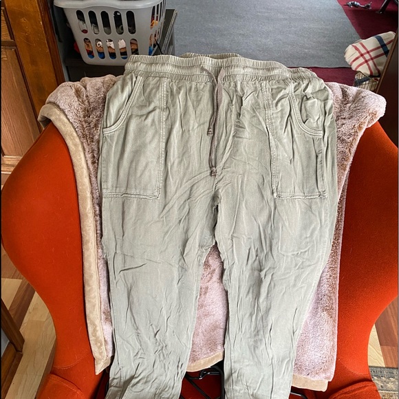 — - Picture 1 of 2